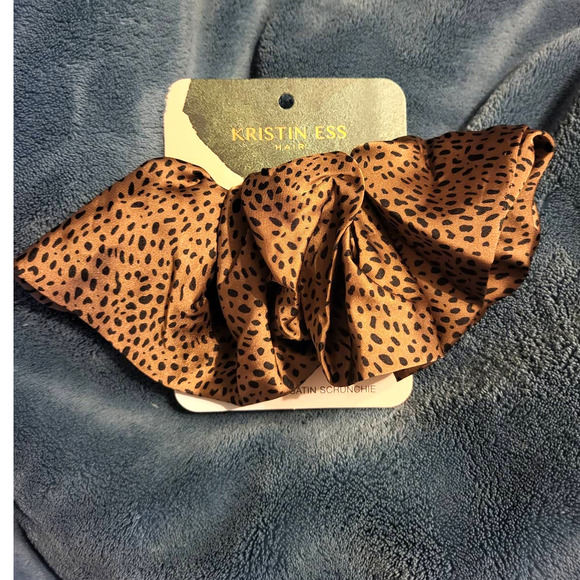 Kristin Ess Oversized Satin Scrunchie in Cheetah - NEW - Picture 1 of 1
